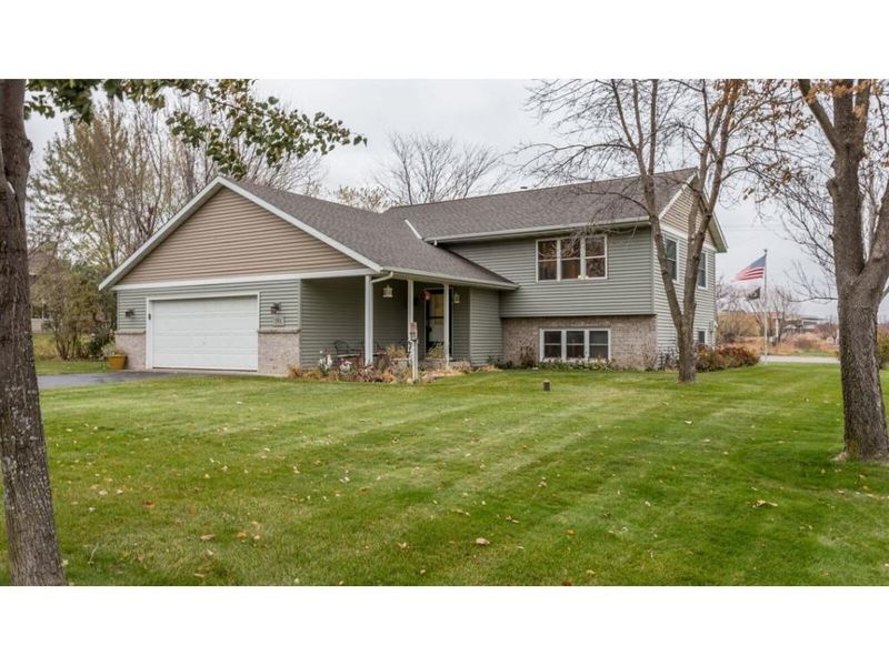 1704 York Dr, Saint Cloud, MN 56303