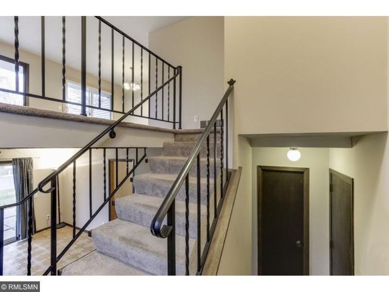 1114 E 145th St, Burnsville, MN 55337