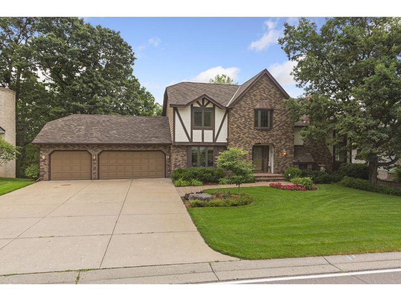 1089 W Royal Oaks Dr, Shoreview, MN 55126