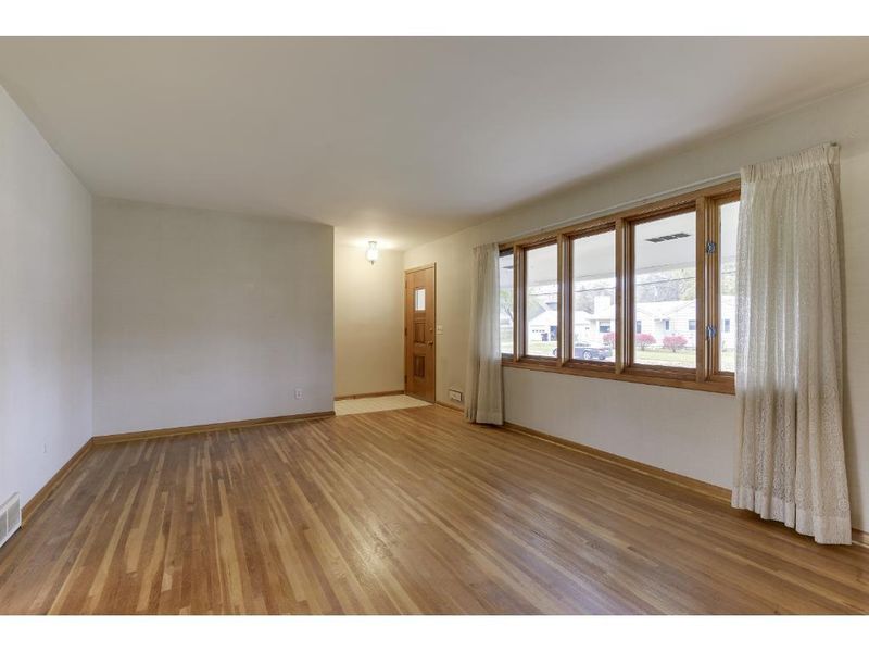 404 7th St S, Hopkins, MN 55343