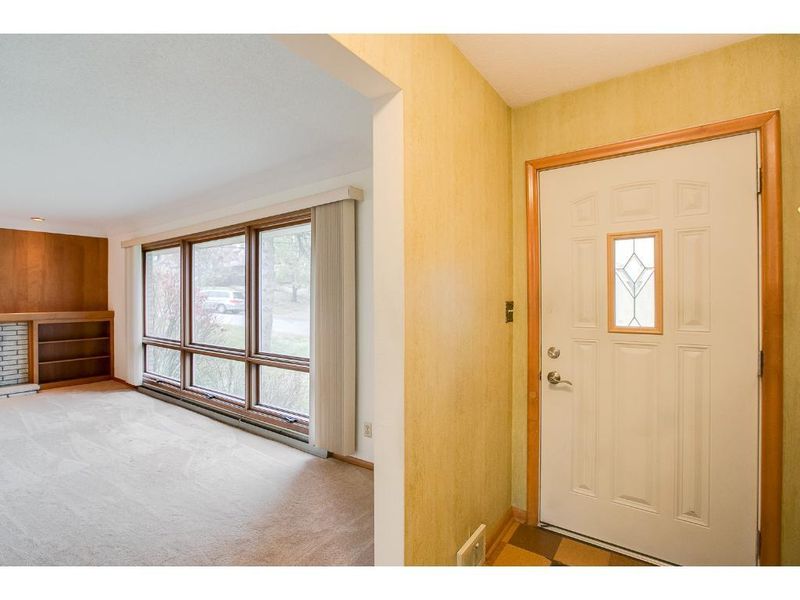 1803 Alta Vista Dr, Roseville, MN 55113