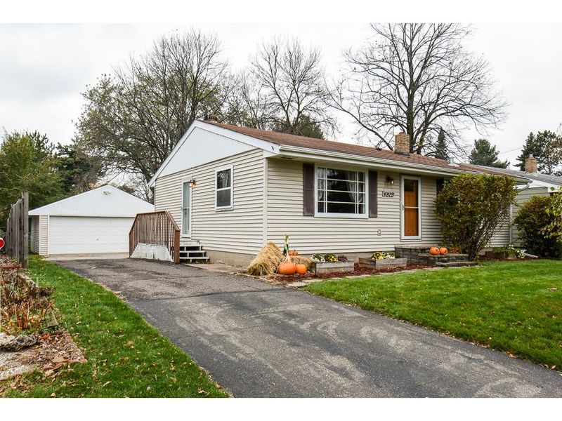 4829 Dillon St N, White Bear Lake, MN 55110