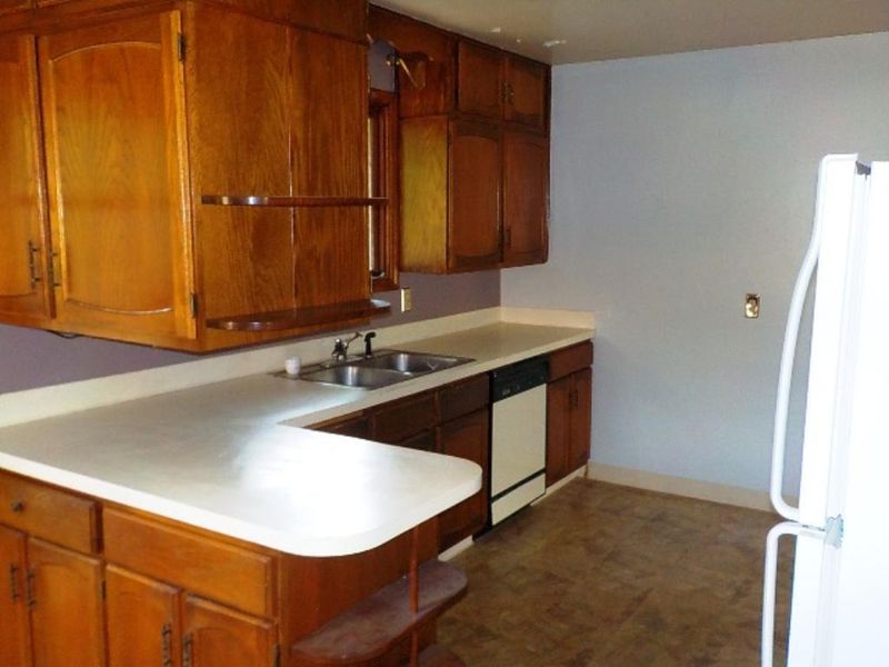2596 Bittersweet Ln, Maplewood, MN 55109