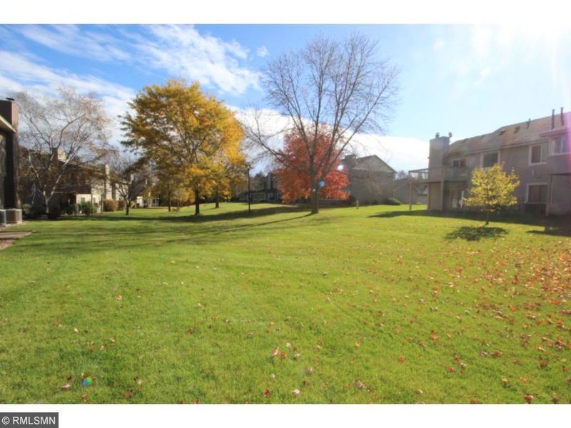 8858 Cottonwood Ln N, Maple Grove, MN 55369