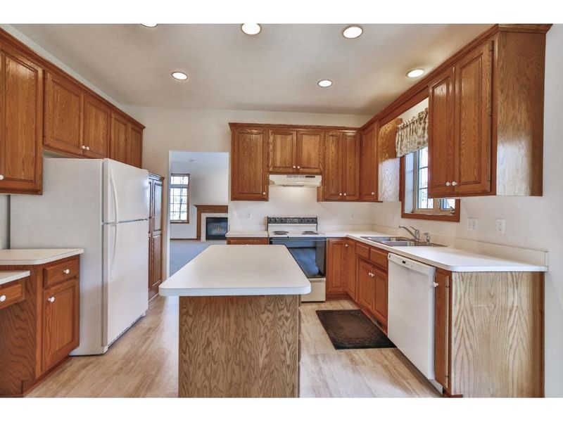 2311 Stephani Ct, Little Canada, MN 55117