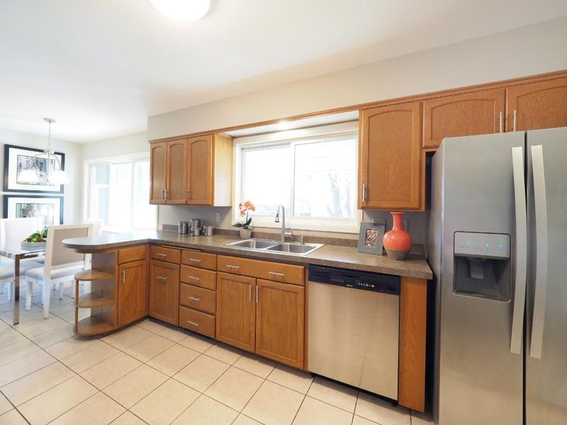 5601 Highwood Dr, Edina, MN 55436