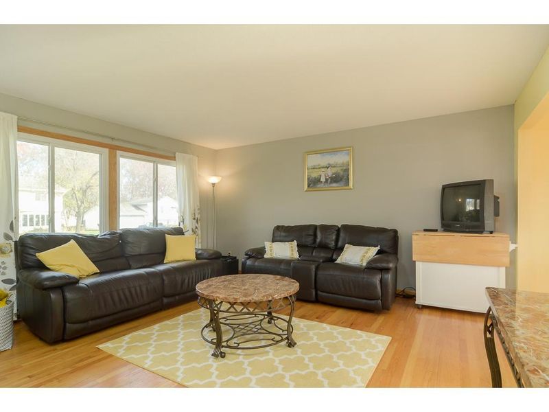 808 96th Ln NE, Blaine, MN 55434