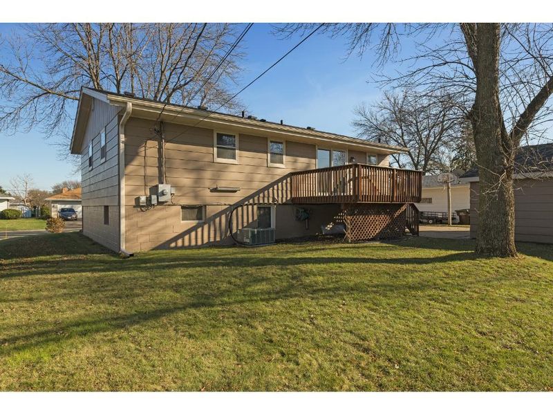 9383 Valley Forge Ln N, Maple Grove, MN 55369