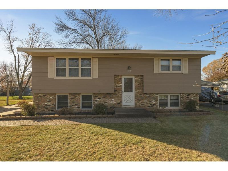 9383 Valley Forge Ln N, Maple Grove, MN 55369