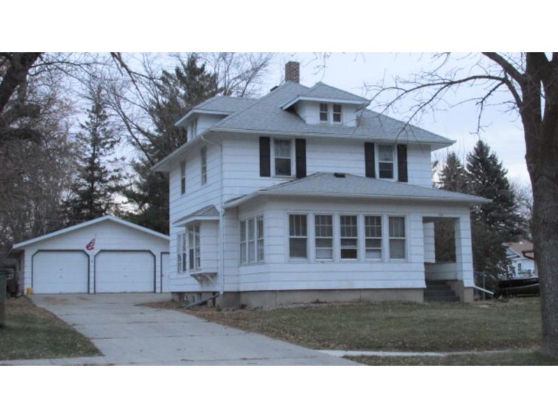 121 Colfax Ave NE, Hector, MN 55342