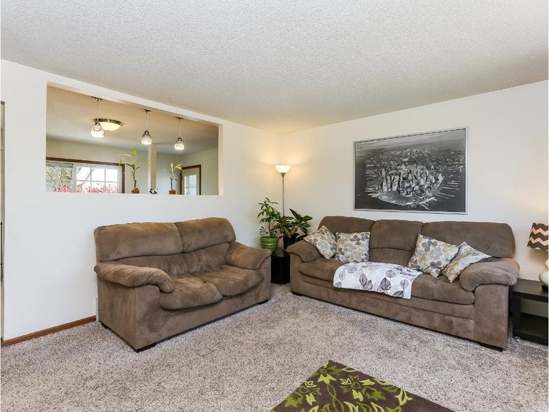 3803 Lodestone Ln, Eagan, MN 55122