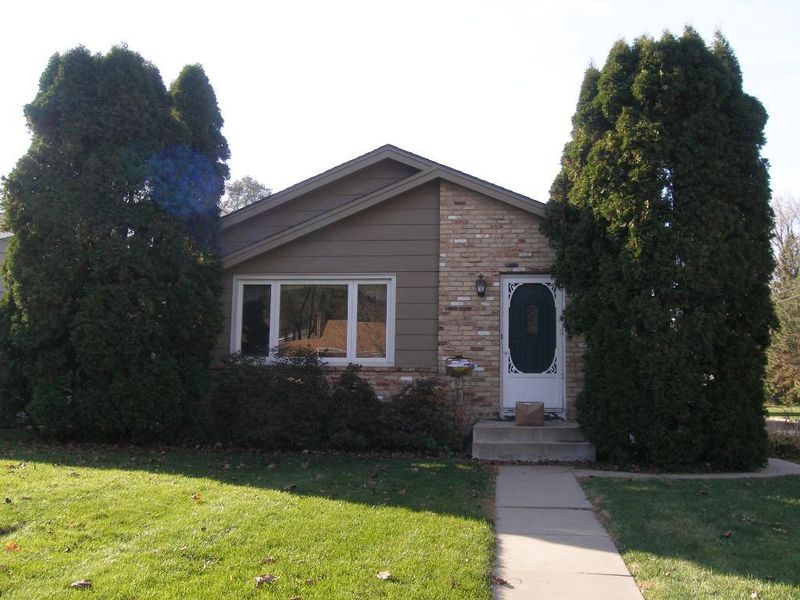 425 Sunnyridge Ln, Minneapolis, MN 55422
