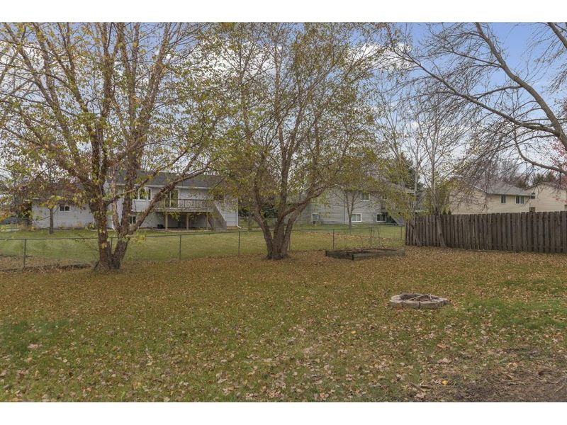 9084 Sycamore Ln N, Maple Grove, MN 55369