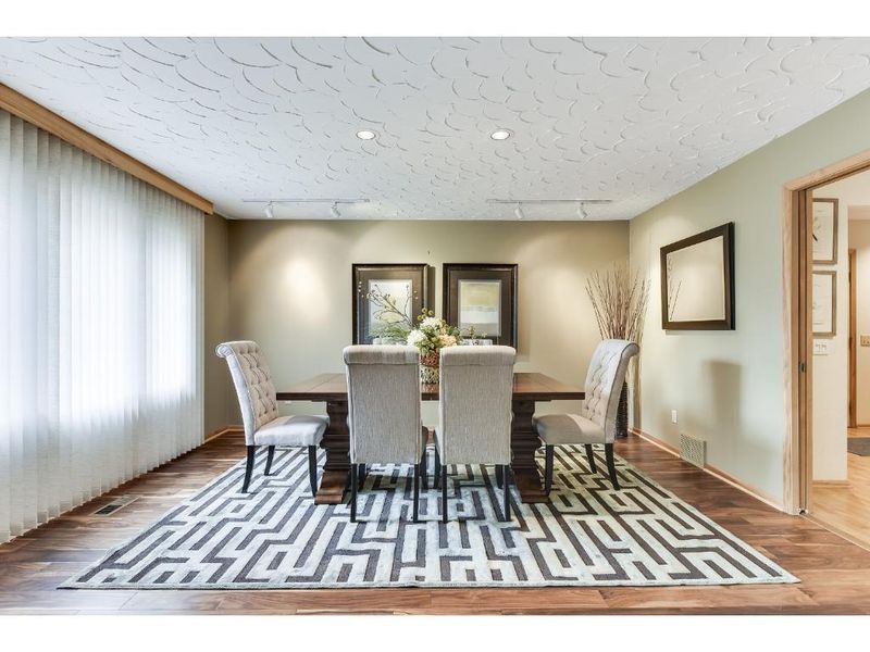 6428 Nordic Cir, Edina, MN 55439