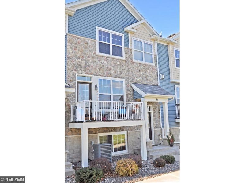 1842 Colonial Ln #5, Chanhassen, MN 55317