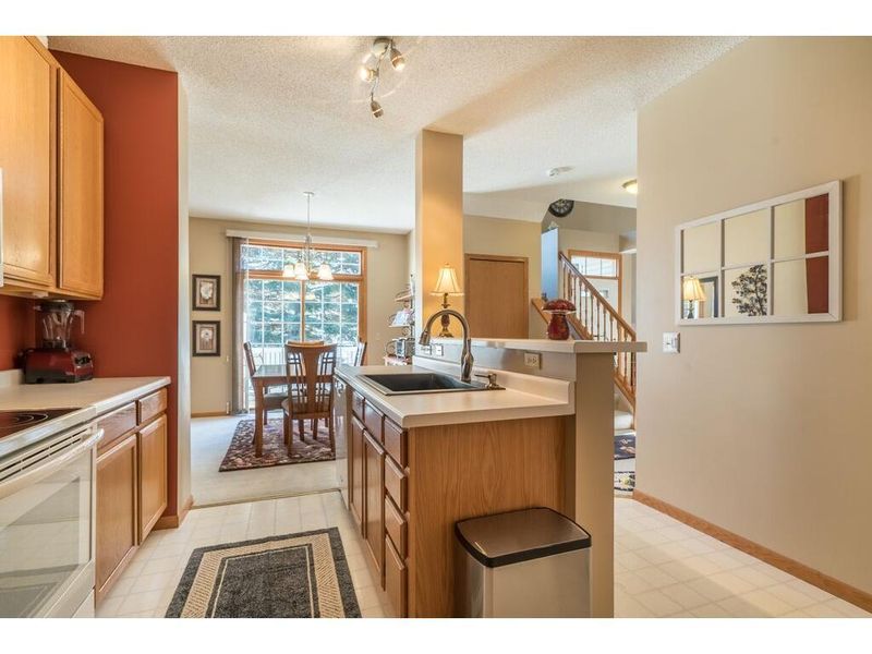 2672 Mallard Dr, Woodbury, MN 55125