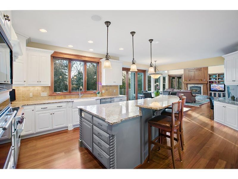 12333 Riverview Rd, Eden Prairie, MN 55347