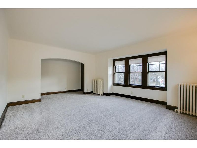 1129 Lane Pl, Saint Paul, MN 55106