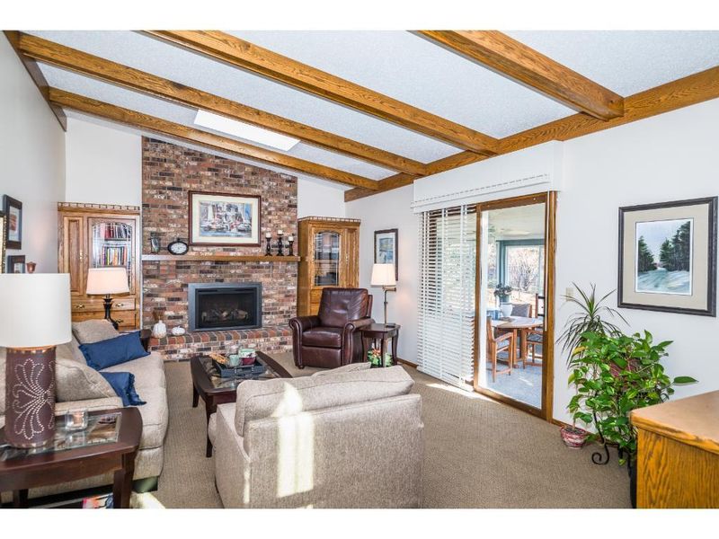 632 Heinel Dr, Roseville, MN 55113