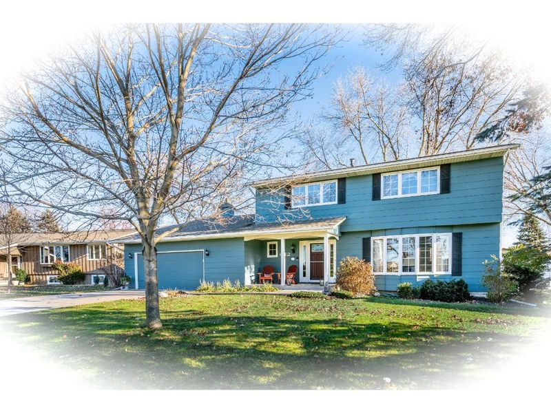 632 Heinel Dr, Roseville, MN 55113
