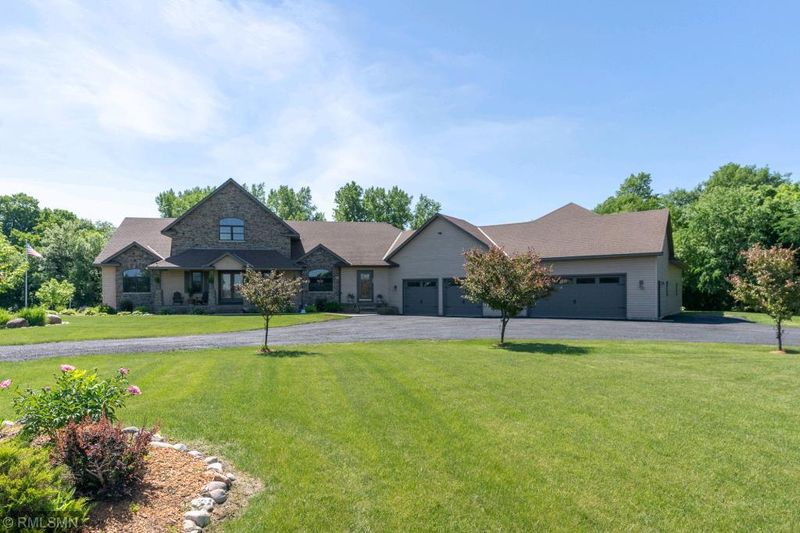 420 Doppy Ln, Le Sueur, MN 56058
