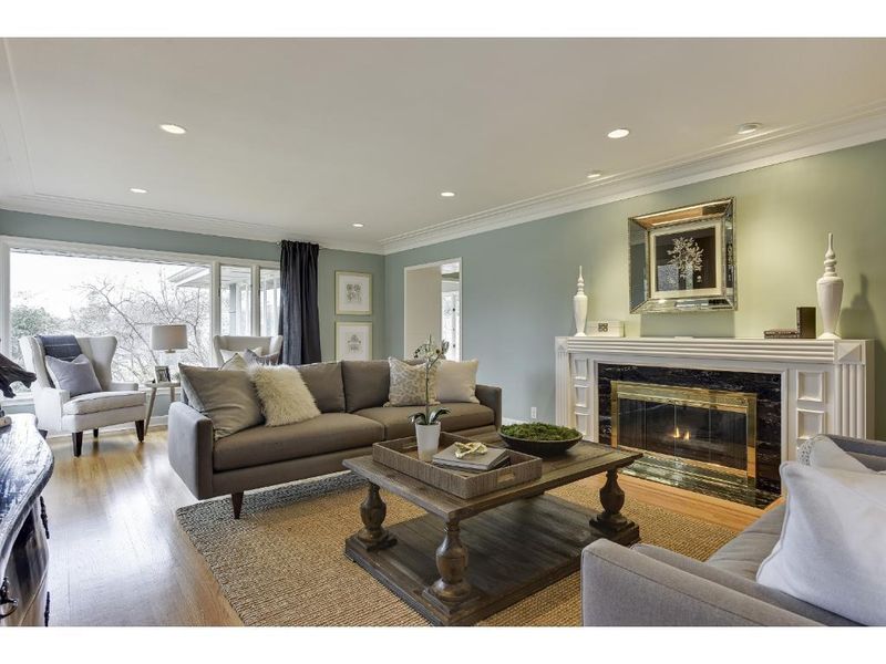 4817 Lakeview Dr, Edina, MN 55424