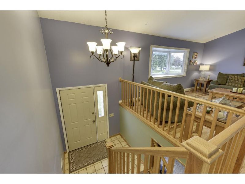 812 E 145th St, Burnsville, MN 55337