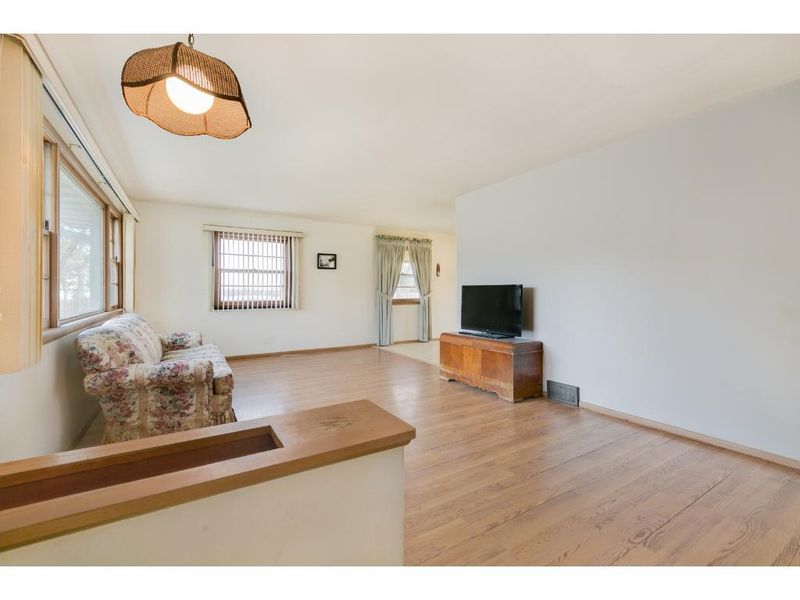 6518 Indiana Ave N, Brooklyn Center, MN 55429