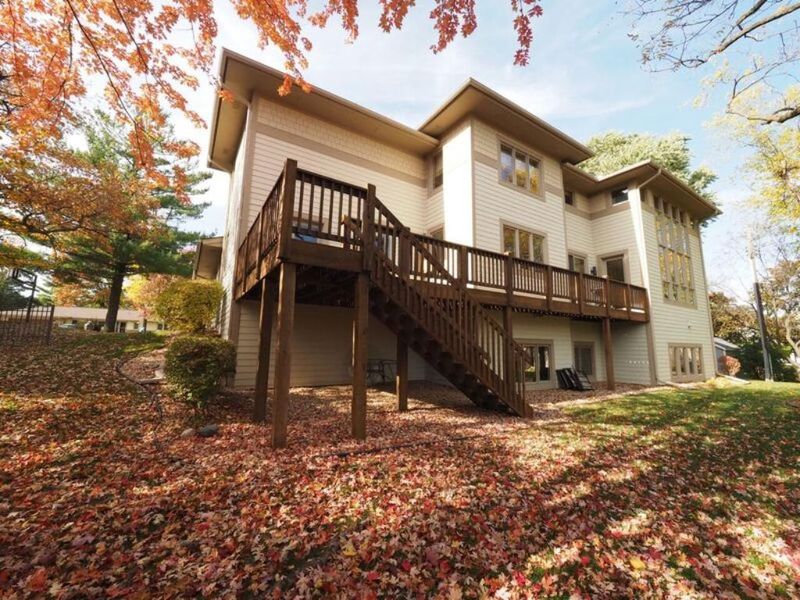 7435 Ridgeway Rd, Golden Valley, MN 55427