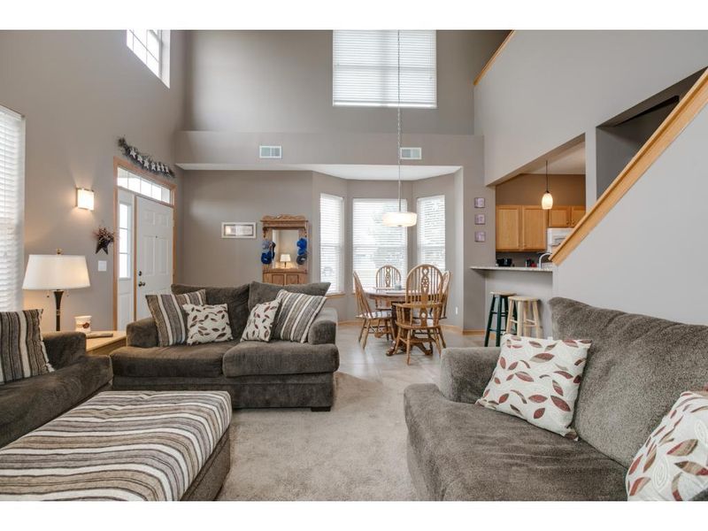950 Providence Dr, Shakopee, MN 55379