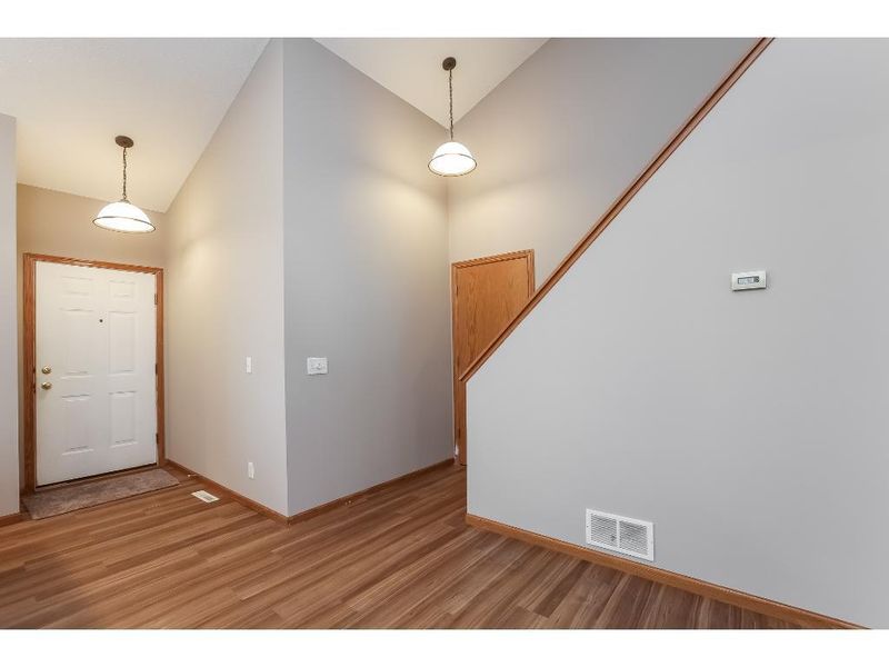 1504 Dublin Ct, Shakopee, MN 55379