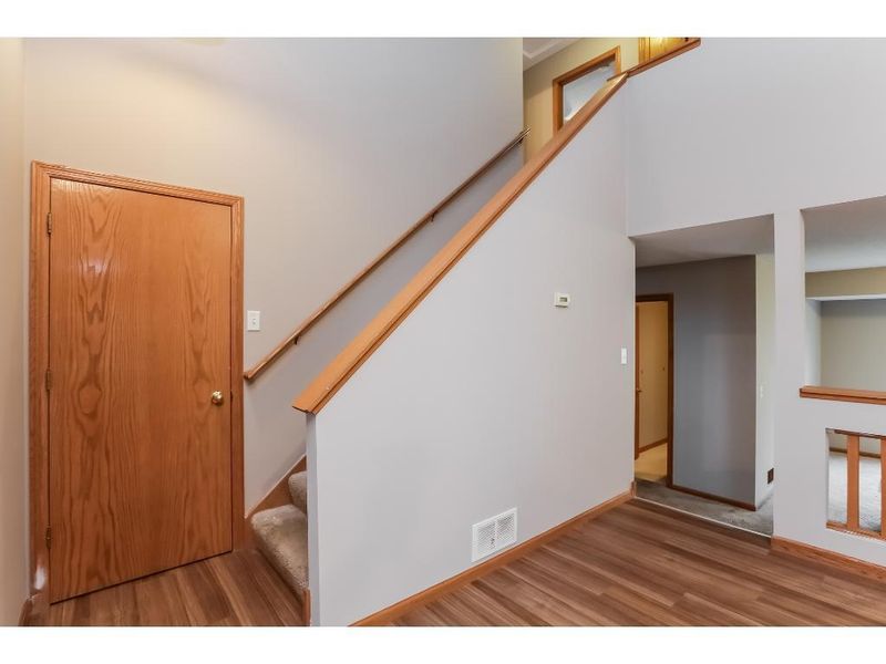 1504 Dublin Ct, Shakopee, MN 55379