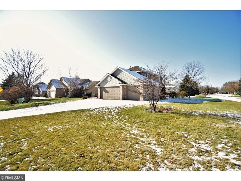 4649 Impatiens Ct N, Brooklyn Park, MN 55443