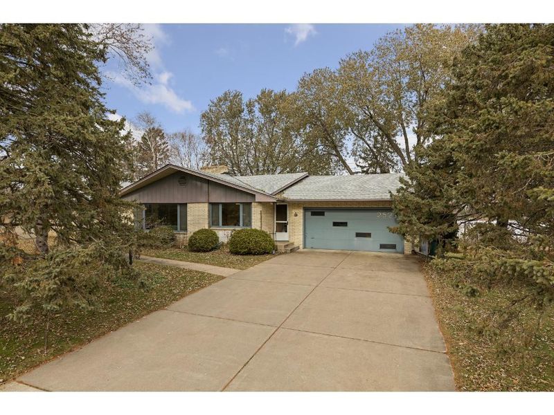 2521 Snelling Curve, Roseville, MN 55113