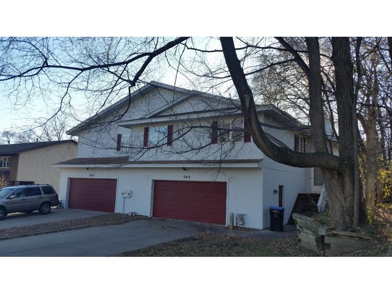2410 Brenner Ct, Roseville, MN 55113