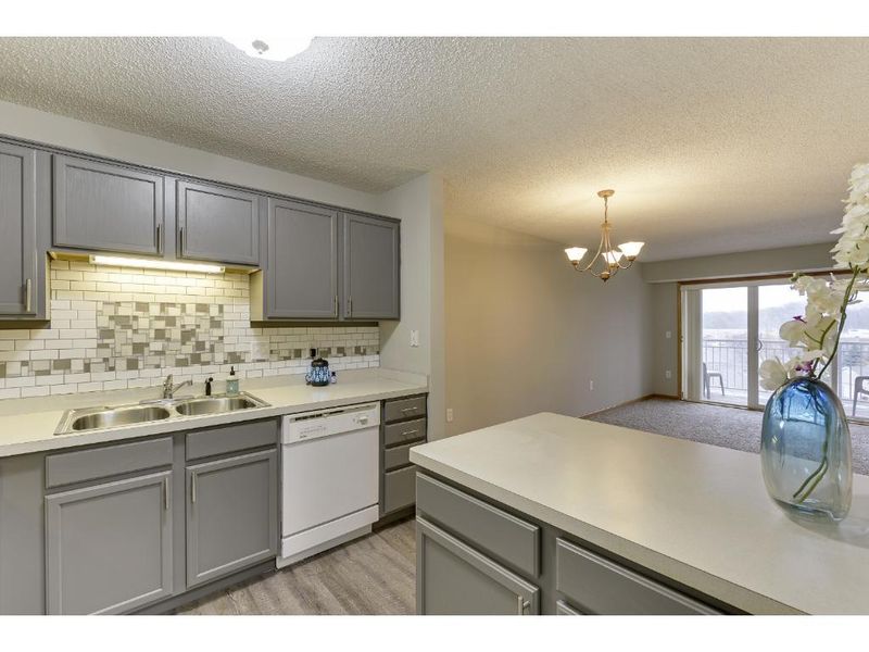 2231 Penn Pl #321, North Saint Paul, MN 55109