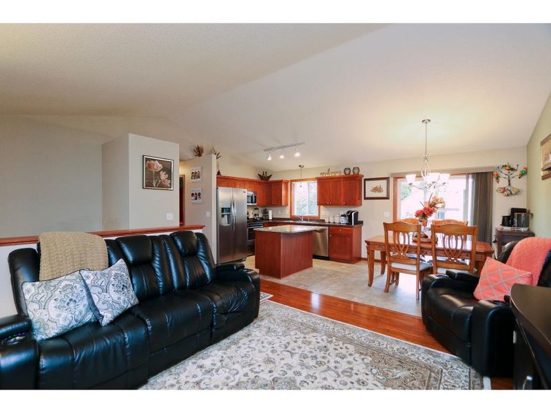 8495 Sunnyside Rd, New Brighton, MN 55112