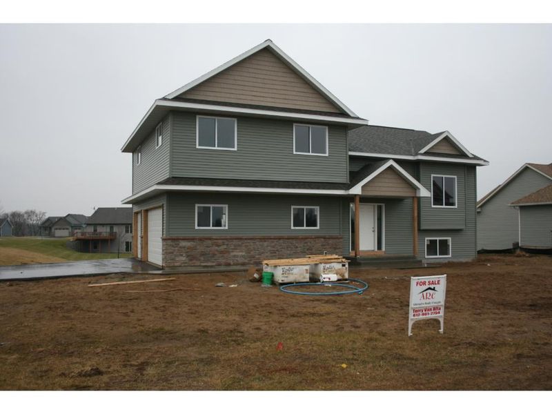 8706 Independence Dr, Chisago City, MN 55013