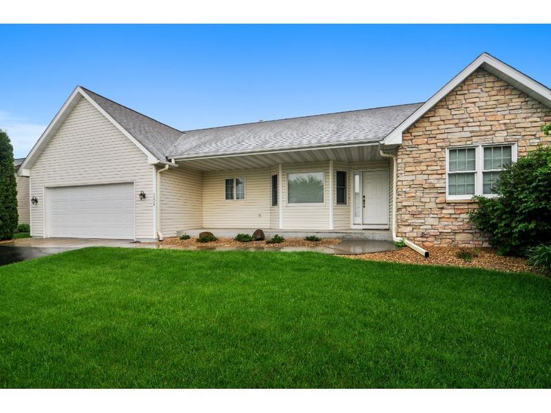 1624 Valley Quail Dr, River Falls, WI 54022