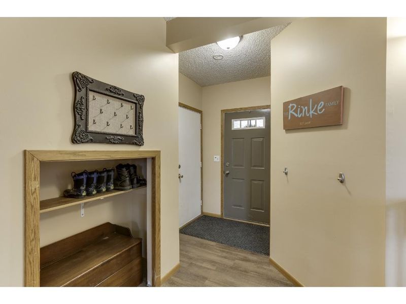 17332 Ithaca Ln, Lakeville, MN 55044