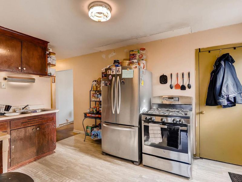 6537 Chowen Ave N, Brooklyn Center, MN 55429
