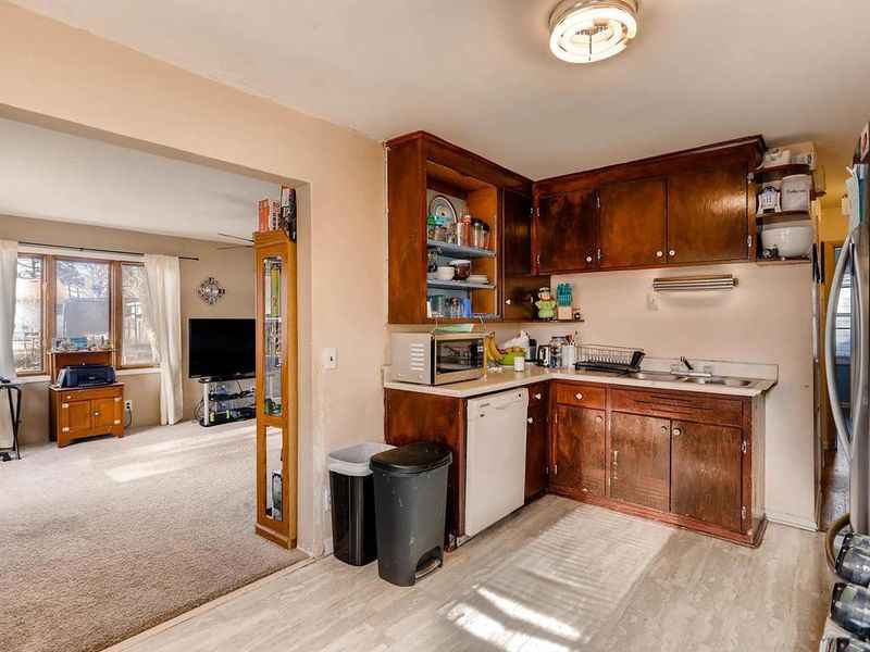 6537 Chowen Ave N, Brooklyn Center, MN 55429
