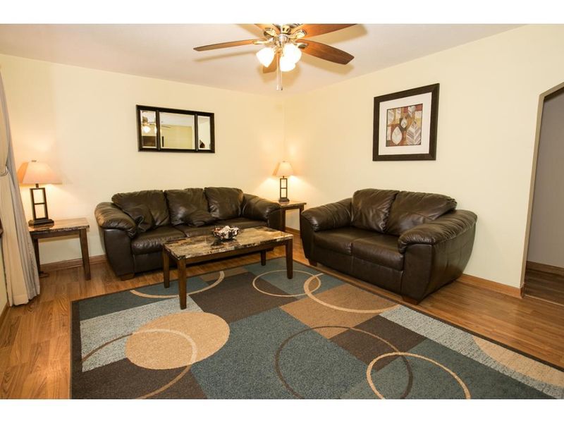 2331 12th Ave E, Maplewood, MN 55109