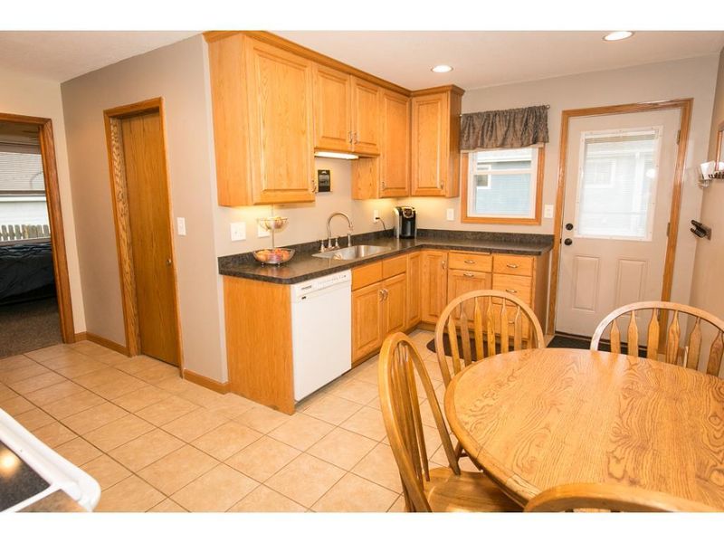 2331 12th Ave E, Maplewood, MN 55109
