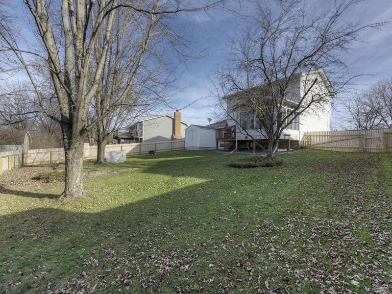 2676 Guthrie Ave N, Oakdale, MN 55128
