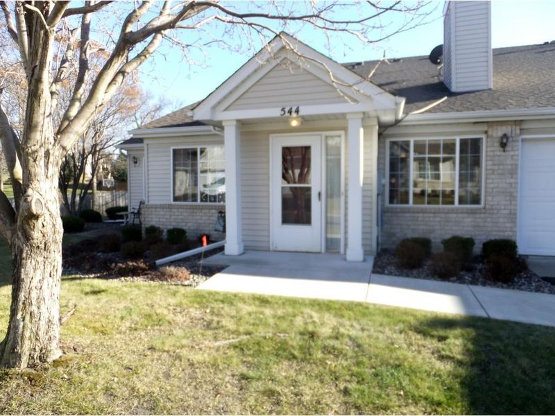 544 Mission Hills Dr, Chanhassen, MN 55317
