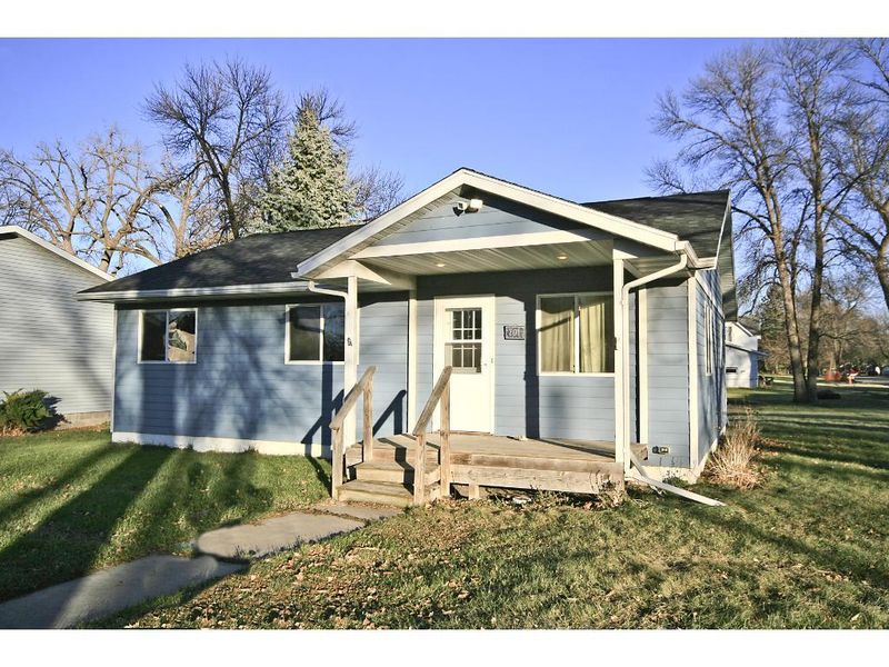 701 Herbert St, Stewart, MN 55385