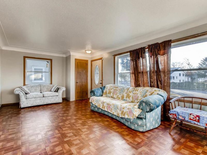 5040 Penn Ave N, Minneapolis, MN 55430