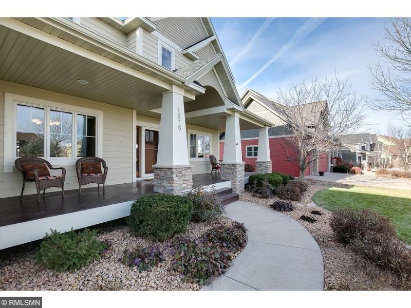 1276 Clearwater Dr, Woodbury, MN 55129