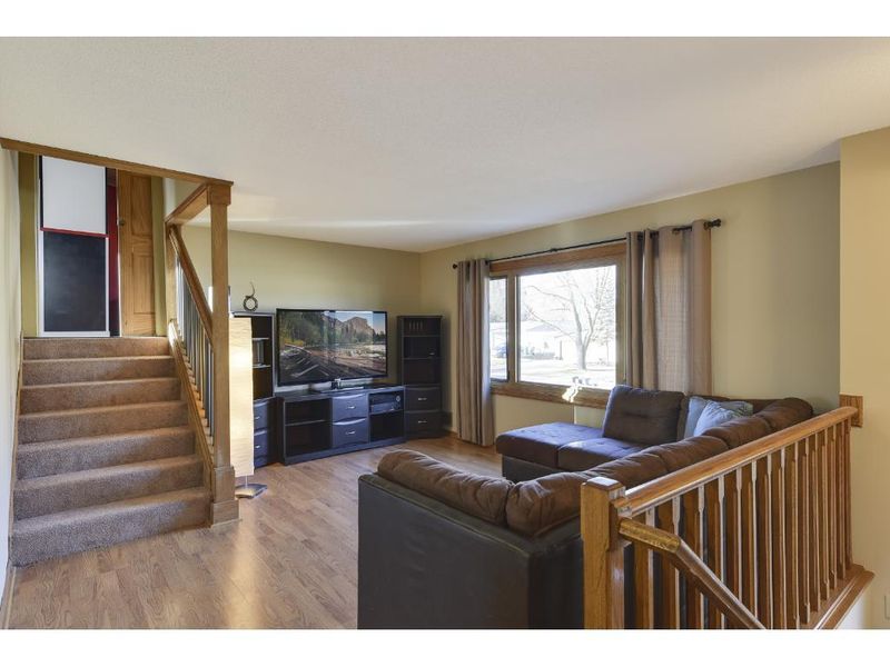 612 Ione Ave NE, Fridley, MN 55432